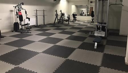 Foam - skridsikker skumgummi måtte 100x100x2,5 cm.