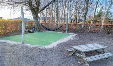 Område hos Vestervang børnehave, hvor der er monteret GreenPlay faldunderlag fra HeveaMats