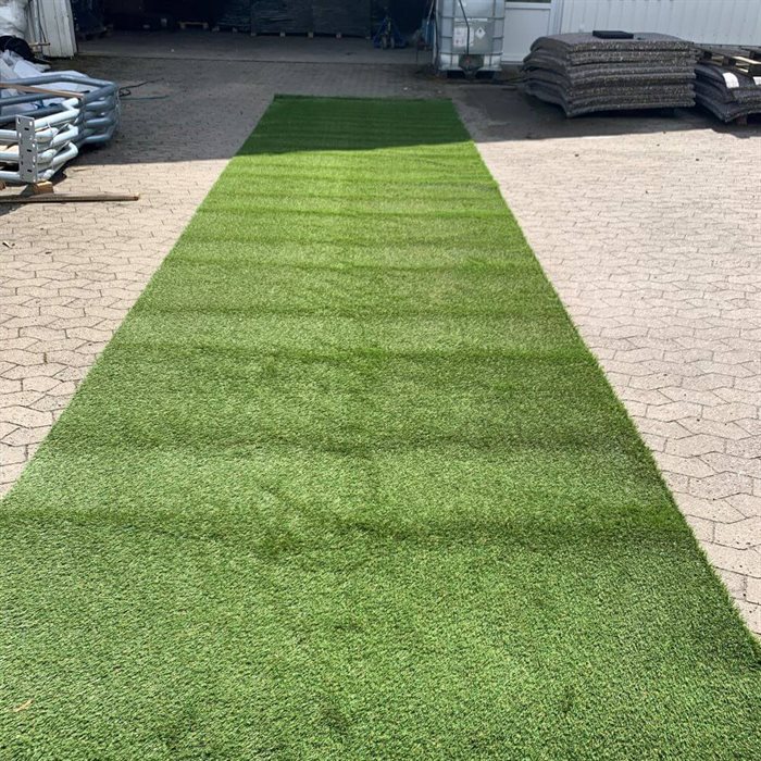 Restparti ArtiGrass kunstgræs i størrelse 10,5 m. x 2,0 m.