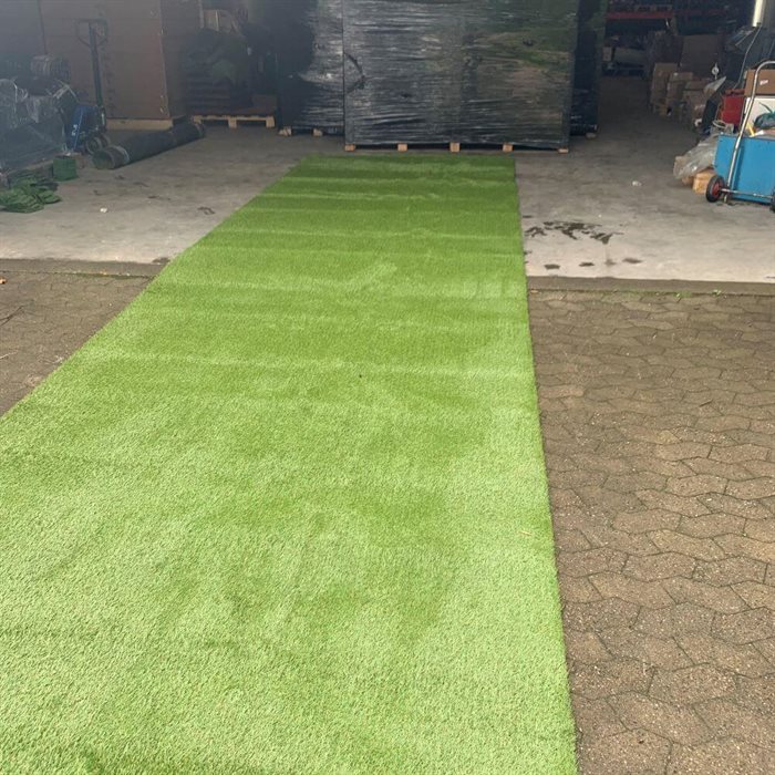 Restparti ArtiGrass kunstgræs i størrelse 14,0 x 2,0 m.